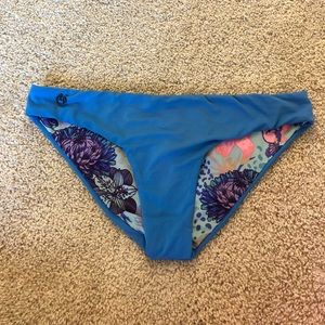 Maaji size medium reversible swim bottoms